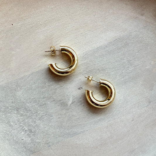 CHUNKY J HOOP EARRING